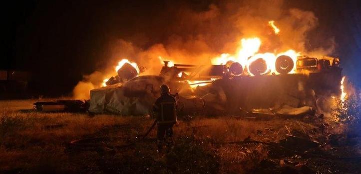 Çorum'da devrilen TIR alev aldı