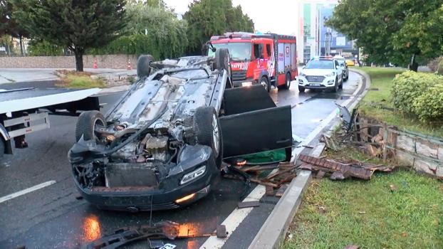 Ataşehir’de otomobil kaldırıma çarpıp takla attı: 2 yaralı