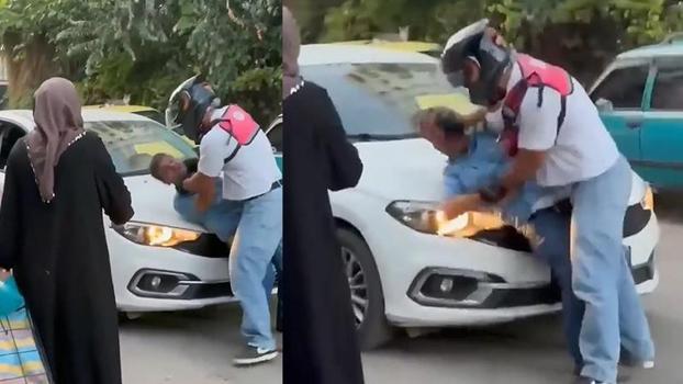 Yol verme tartışmasında motokurye, otomobil sürücüsünü kaputa yatırıp defalarca yumrukladı