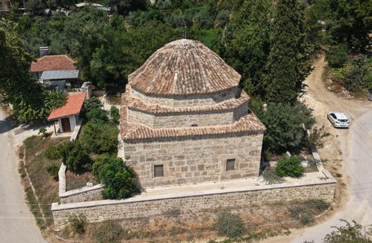 Perge’nin antik taşları, 200 yıllık caminin duvarlarında