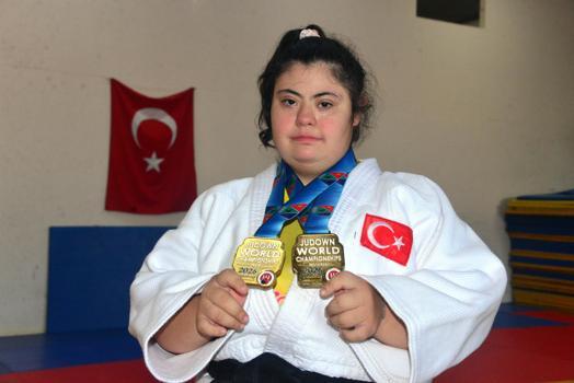 Down sendromlu Zeynep Sude, kendini korumak için başladığı judoda dünya şampiyonu oldu