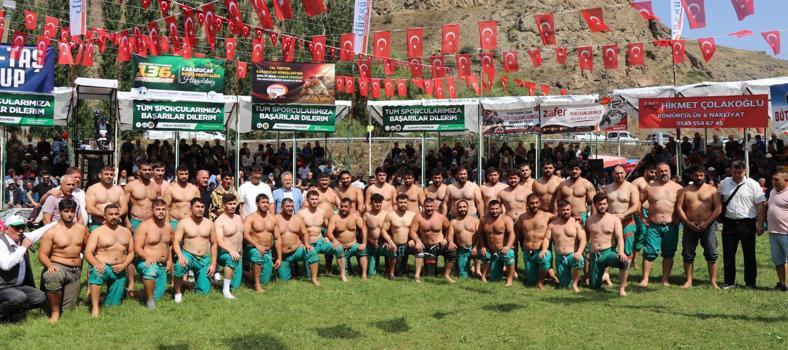 Tortum’da 136’ncısı düzenlenen güreşlerin başpehlivanı Fatih Yaşarlı oldu