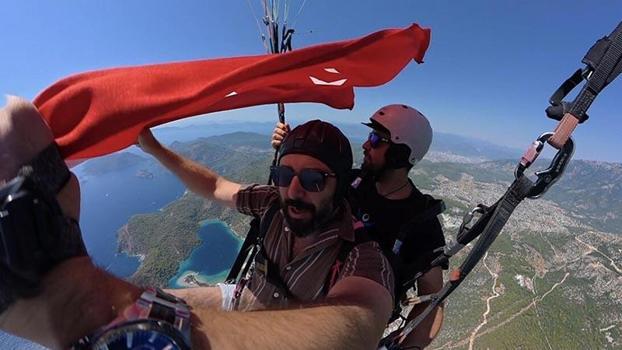 Fethiye'de 30 Ağustos'a özel yamaç paraşütü atlayışı