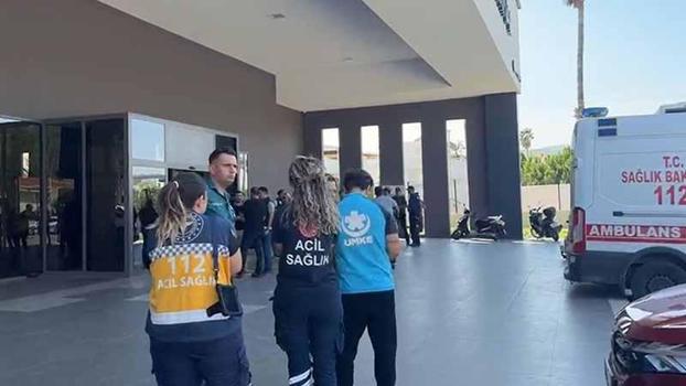 Mersin'in Taşucu Limanı'nda ekipler hazırlık yapıyor