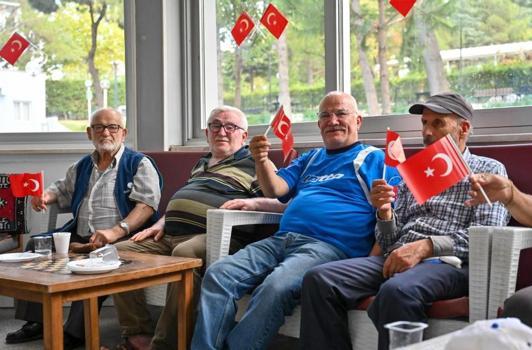Bursa'da 7'den 70'e zafer sevinci