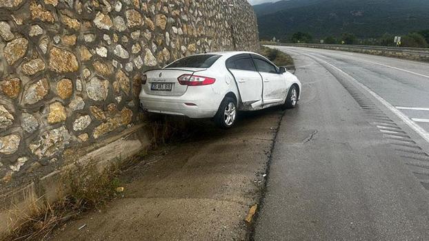 Amasya’da otomobil istinat duvarına çarptı; 6 yaralı