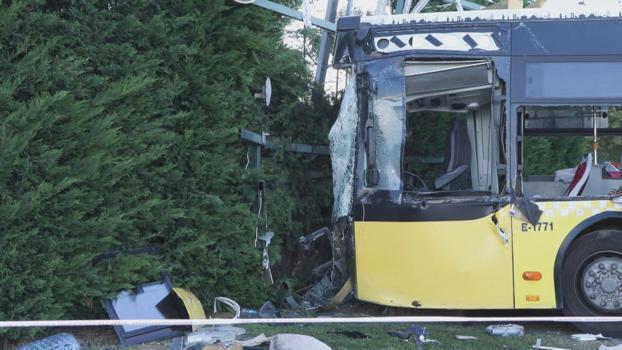 Zeytinburnu’ndaki İETT otobüsü kazasında ağır yaralanan yolcu hayatını kaybetti