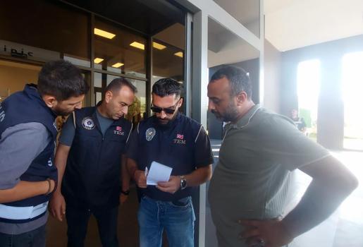 Mersin'in Taşucu Limanı'nda ekipler hazırlık yapıyor (2)
