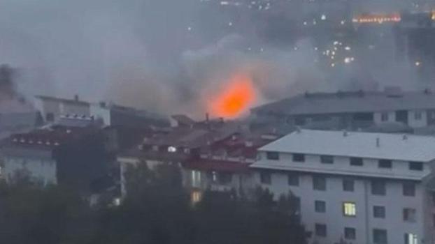 Erzurum’da 5 katlı bir binanın çatısında yangın