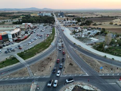 Edirne’de tatilciler sahillerden dönüşte uzun araç kuyrukları oluşturdu