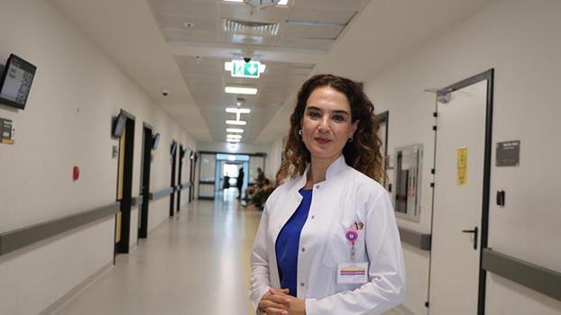 Sürekli öne eğilmek boynu zorluyor: 5 kiloluk baş, 25 kiloluk yüke dönüşüyor