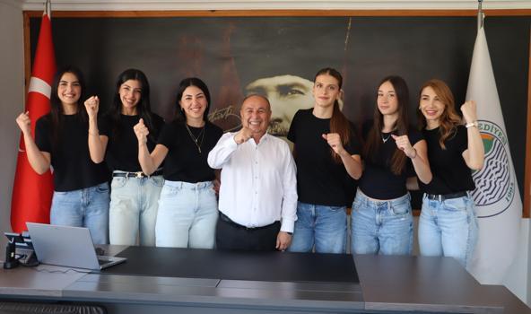 Toroslar’ın kadın voleybol takımı yeni sezona hazır