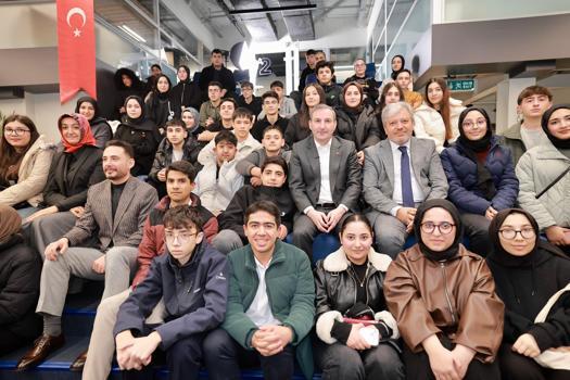 Sultanbeyli'de üniversiteyi kazanan öğrencilere başarı ödülü