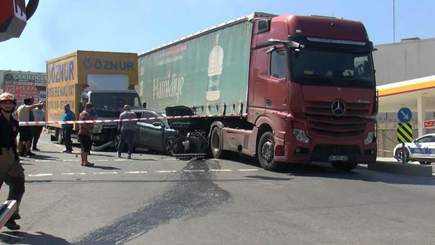 Başakşehir'de yokuştan korna çalarak indi; trafik ışıklarında bekleyen araçlara çarptı