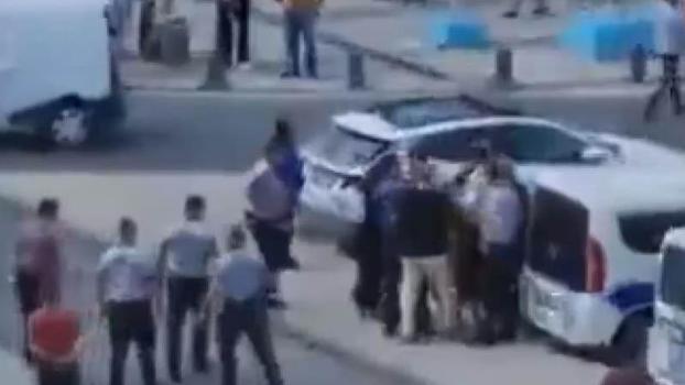 Bayrampaşa'da 3 kişiyi darbeden taksici ve arkadaşı yakalandı