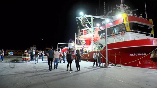 Gürpınar Balık Hali'nde balıkçılar avdan döndü: Bu sene palamut bol