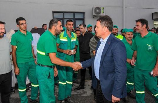 Osmangazi Belediye Başkanı, temizlik personeliyle kahvaltıda bir araya geldi