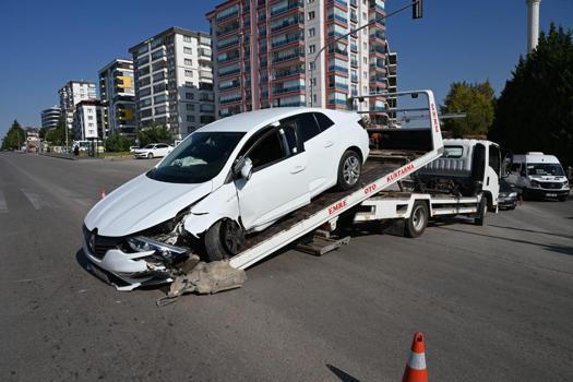 Kırıkkale'de otomobil bariyere çarptı: 1 yaralı