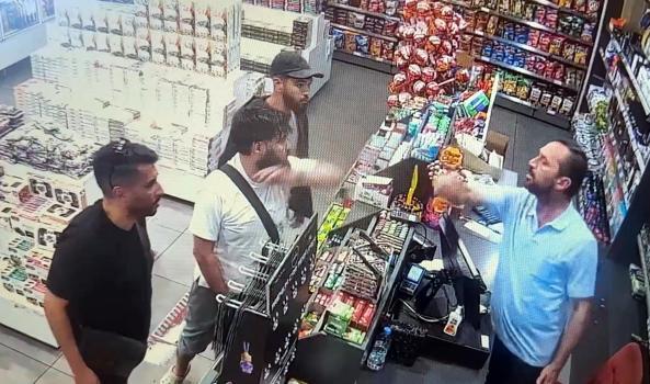 Edirne'de tartıştığı 2 kişiye otomobiliyle çarptı; o anlar kamerada (2)