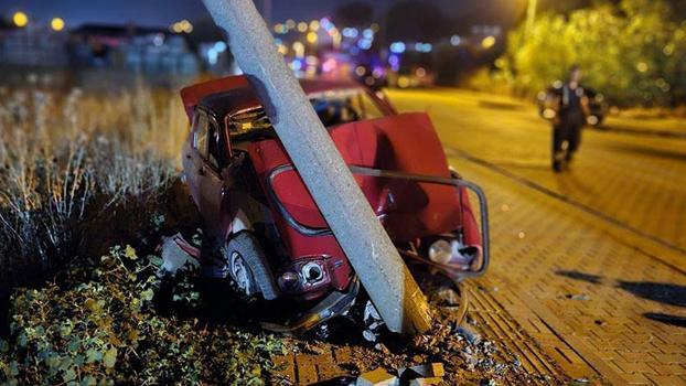 Çanakkale otomobil, yolun karşına geçmeye çalışan aileye çarptı: 1 ölü, 4 yaralı