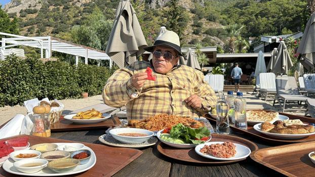 Şarkıcı Aydın Aydın'dan Ölüdeniz'de 'israf' farkındalığı