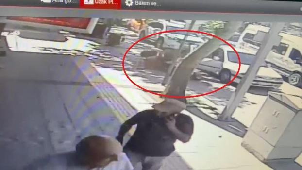 Otomobilin açılan kapısına çarpan motosikletin sürücüsü yaralandı