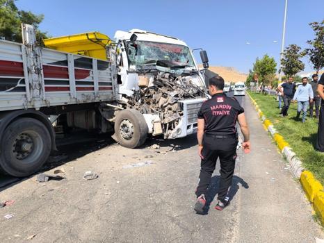 Mardin’de 4 aracın karıştığı zincirleme kaza: 2 yaralı