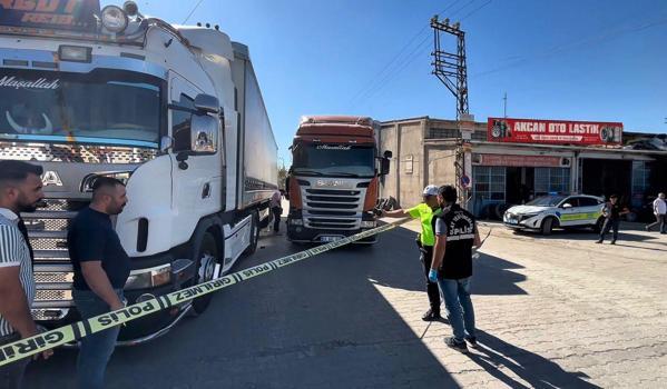 Husumetli olduğu kuzenini TIR ile sıkıştırarak ağır yaraladı