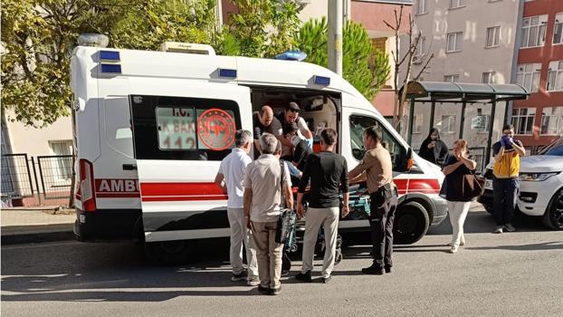 Otomobilin çarptığı skuterdeki 2 çocuk yaralandı