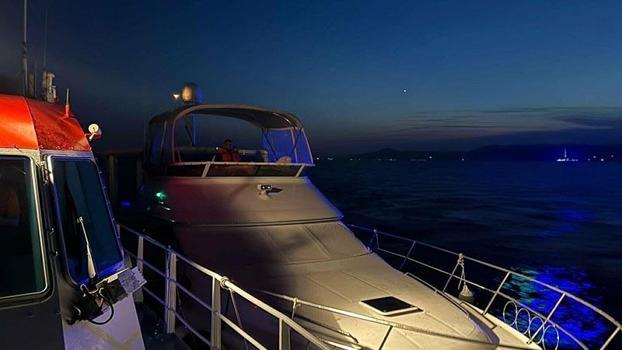 Çanakkale'de makine arızası nedeniyle sürüklenen tekne kurtarıldı
