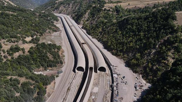 Karadeniz'i Akdeniz'e bağlayan dev projede 49 kilometrelik yolun en zorlu tüneli tamamlandı