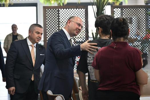 Vali Serdengeçti, koruyucu aileler ve çocuklarıyla bir araya geldi