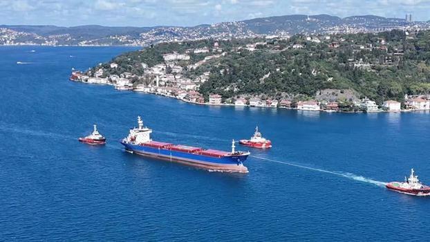 Rusya'da İHA saldırısına uğrayan gemi İstanbul Boğazı'nda geçti
