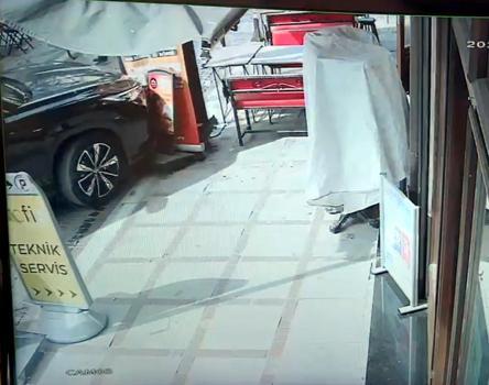 Kaza yapan sürücü alkolmetreyi üflemek yerine içine çekti