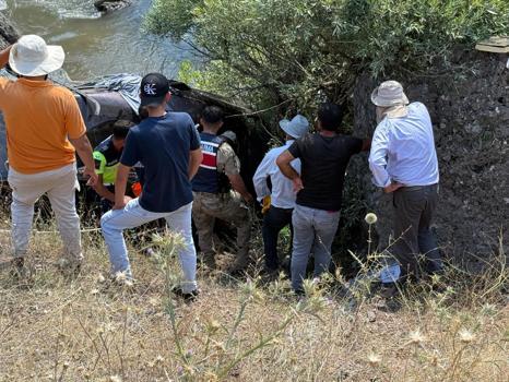 Bingöl’de otomobil dere yatağına devrildi: 1 ölü, 4 yaralı