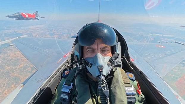 Hava Kuvvetleri Komutanı Orgeneral Rafet Dalkıran, yılın ilk eğitim uçuşunu gerçekleştirdi
