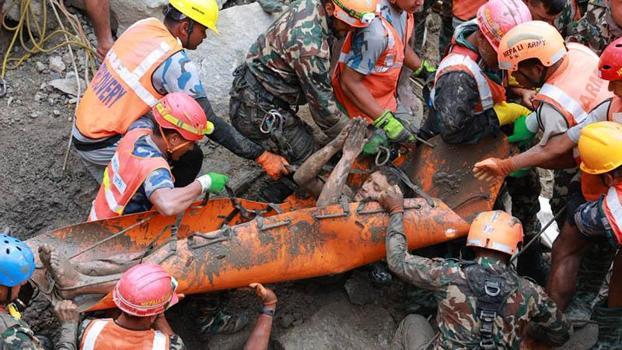 Nepal'deki selde tünelde mahsur kalan 2 işçi 9 gün sonra kurtarıldı