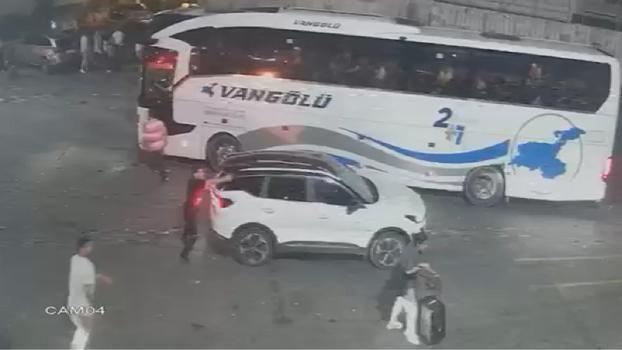 Sultanbeyli'deki terör operasyonunda DEAŞ'lı şüphelinin etkisiz hale getirildiği anlar kamerada