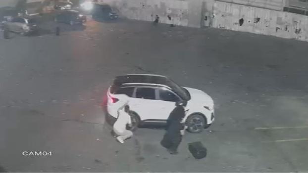 Sultanbeyli'deki terör operasyonunda DEAŞ'lı şüphelinin etkisiz hale getirildiği anlar kamerada