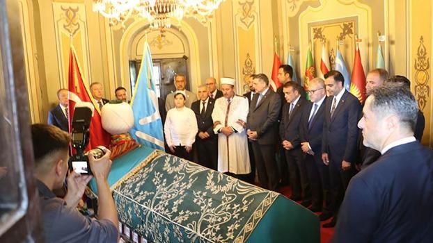 Bakan Çiftçi, Ertuğrul Gazi Türbesi’ni ziyaret etti