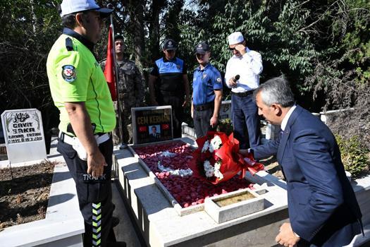 Şehit Komiser Cem Kerman, mezarı başında anıldı