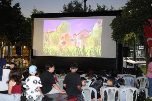 Osmangazi’de çocuklara açık hava sinema keyfi