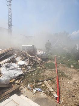 Antakya’da hurdalık alanda çıkan yangın söndürüldü