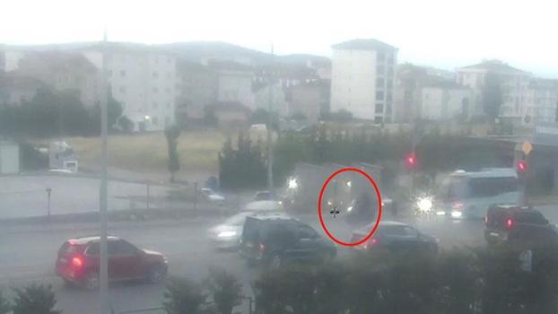 Tuzla’da motosiklet sürücüsünün öldüğü kaza kamerada