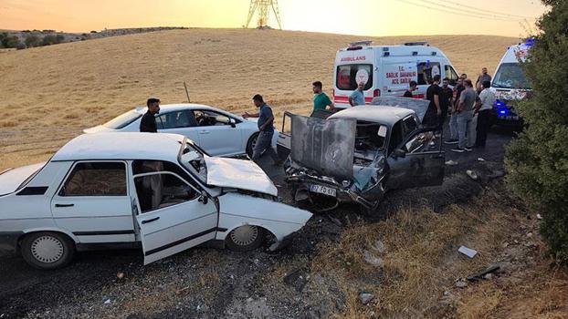Adıyaman'da iki otomobil çarpıştı; 8 yaralı