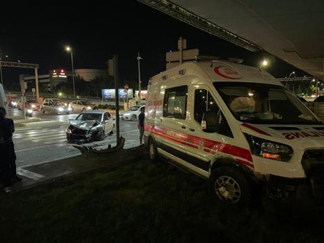 Kayseri'de ambulans ile otomobil çarpıştı; 6 yaralı