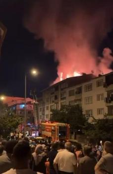 Ankara'da bir binanın çatısında çıkan yangın söndürüldü