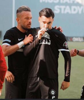 Altay evinde Denizli ile oynuyor