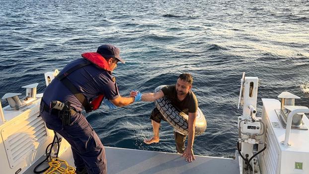 Bodrum'dan Yunanistan'a yüzmeye çalışan kaçak göçmen yakalandı