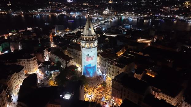 Dezenformasyonla mücadele mesajları Galata Kulesi’ne yansıtıldı